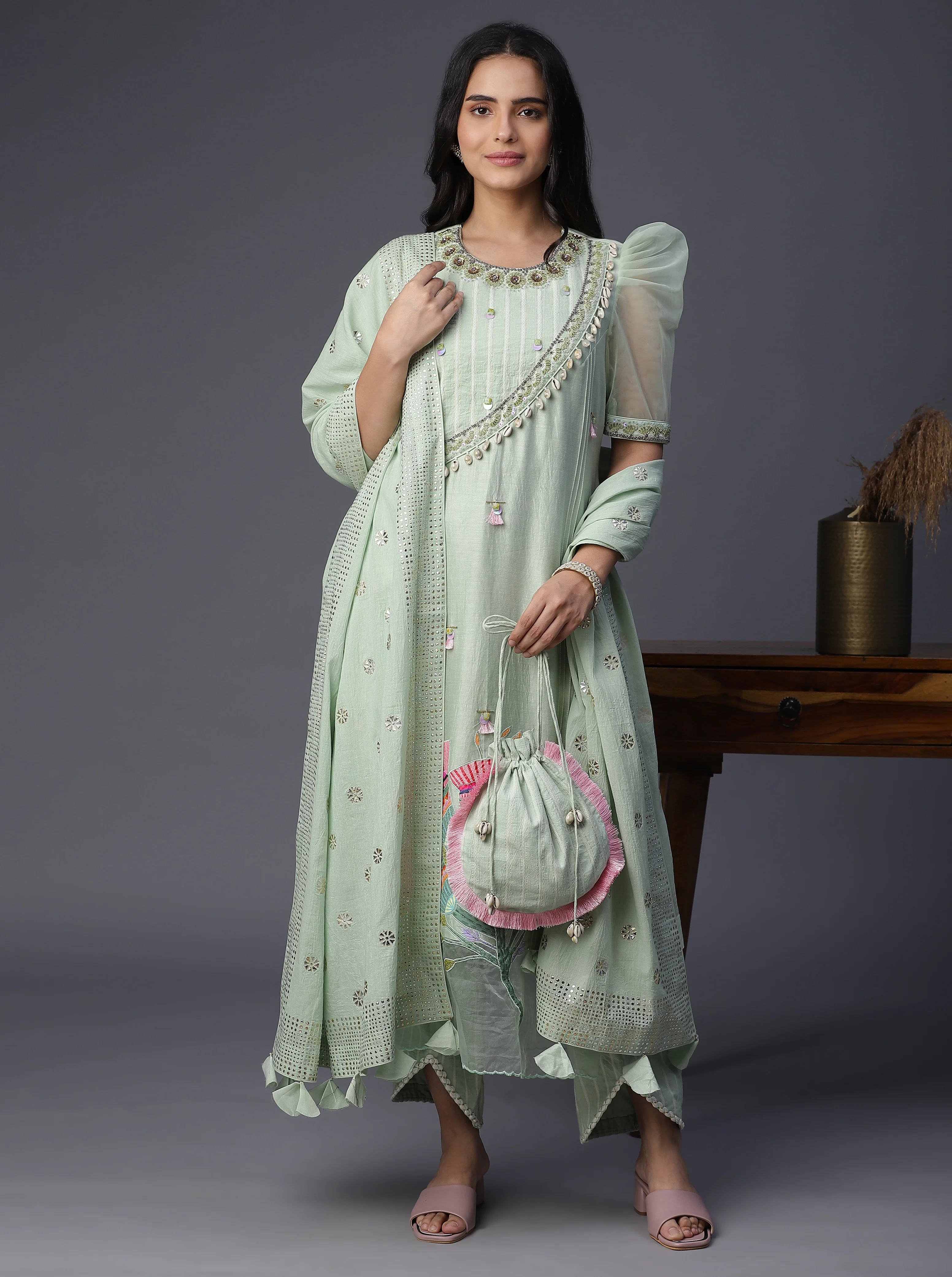 Bell handpainted suit set - Image 4
